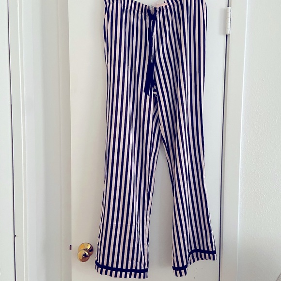 Victoria’s Secret Striped Silk PJs! Size L - Picture 2 of 3